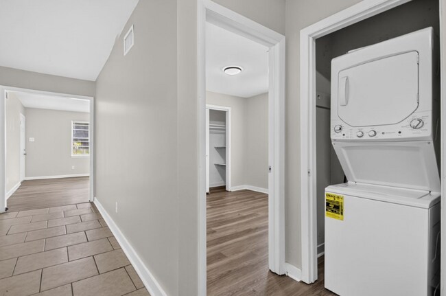 Building Photo - Midtown Living with Modern Conveniences – Prime Little Rock Location!
