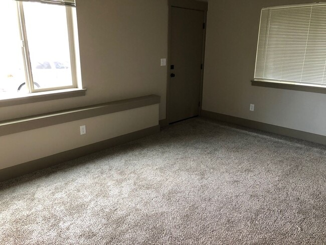 Building Photo - 150 E 15th Ave