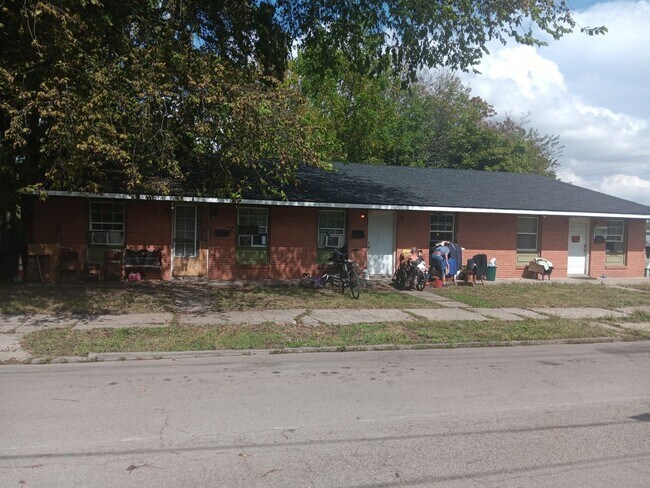 Building Photo - 323 E 8th St