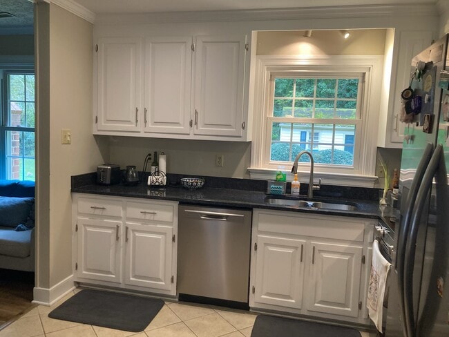 Building Photo - 7405 Glastonburg Dr