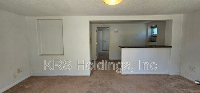 Building Photo - 927 Little Bay Ave