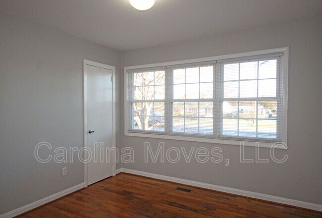 Building Photo - 16 Ashwood Ave