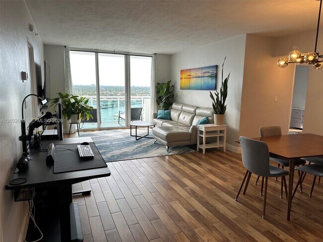 Building Photo - 3001 S Ocean Dr