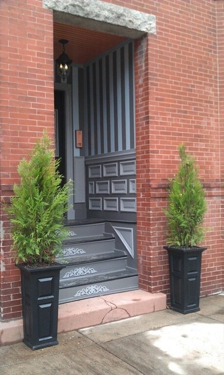 Building Photo - 54 Saxton St