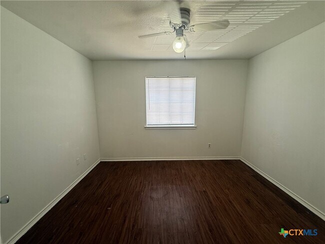 Building Photo - 1000 Sagewood Trail