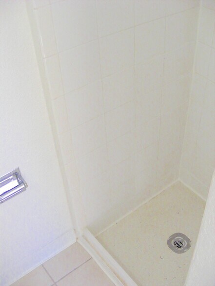 Building Photo - 115 N Park St