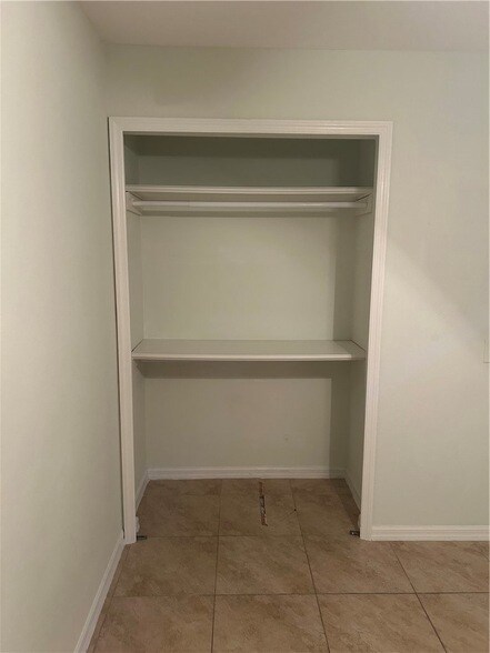 Building Photo - 486 Biscayne Ln