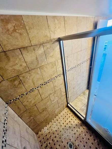 Building Photo - 6600 Hegerman St