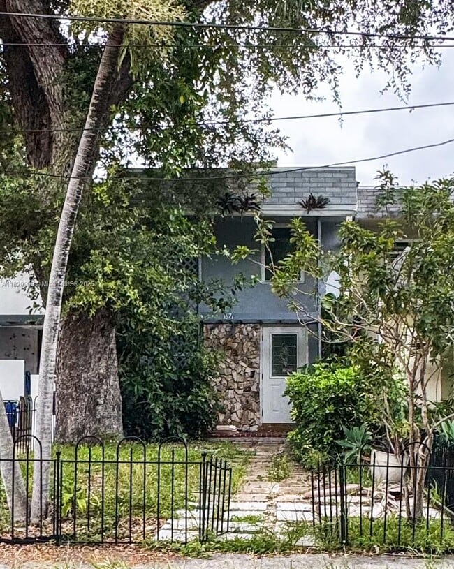 Primary Photo - 1671 NE 142nd St