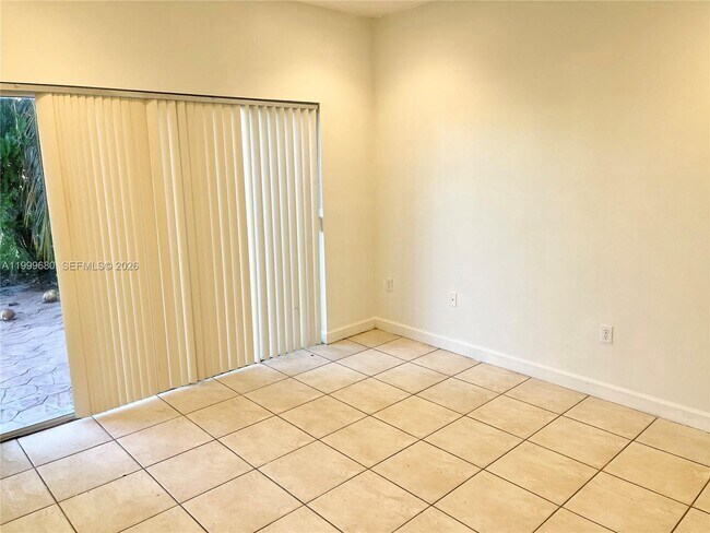 Building Photo - 1635 SE 31st Ct