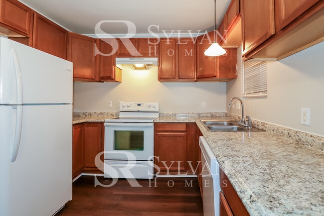 Building Photo - Where Charm Meets Comfort