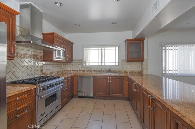 Building Photo - 11848 Kiowa Ave