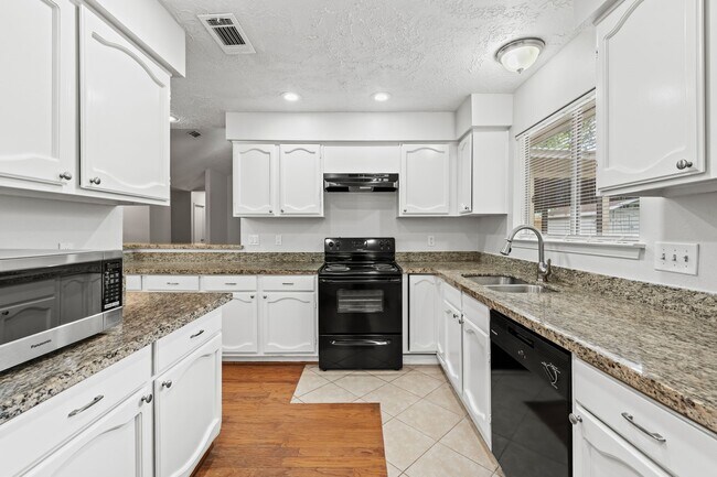 Building Photo - 4503 Pineville Ln