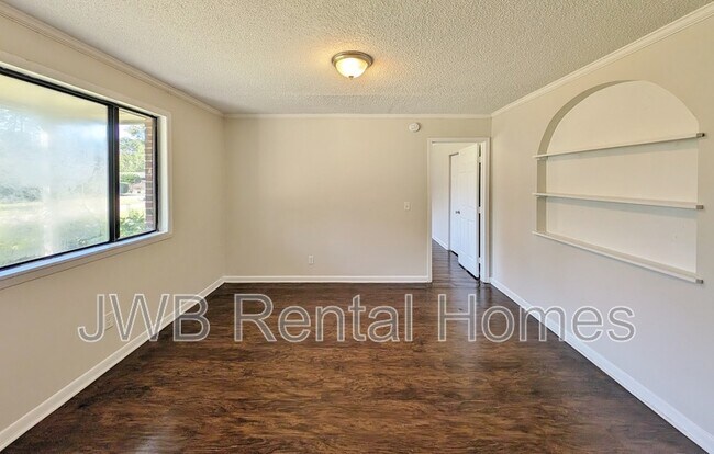 Building Photo - 3025 Armstrong St