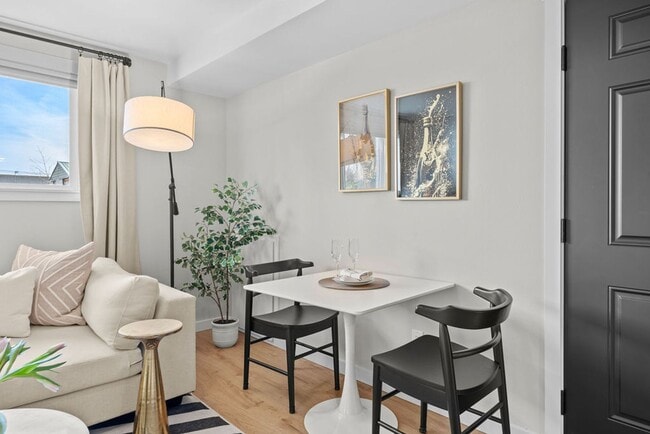 Building Photo - Savvy 1B/1B Unit B I Near Gonzaga/WSU/EWU & 5 Hospitals I Pet Friendly (Furnished)