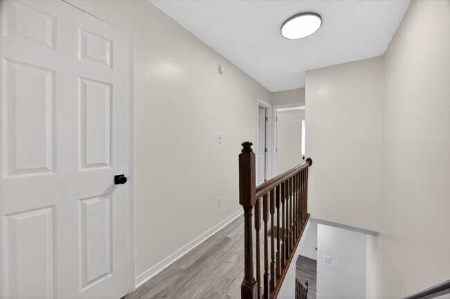 Building Photo - 599 E Graham Pl