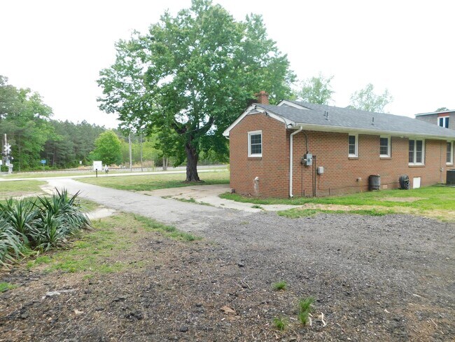 Building Photo - 13940 Ramblewood Dr