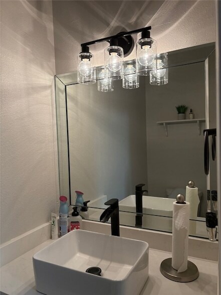 Building Photo - 622 Wilcrest Dr