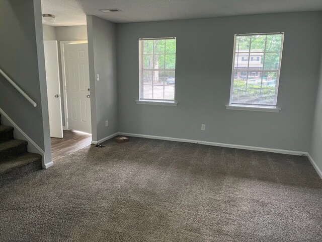 Building Photo - 109 Rainbow Ct
