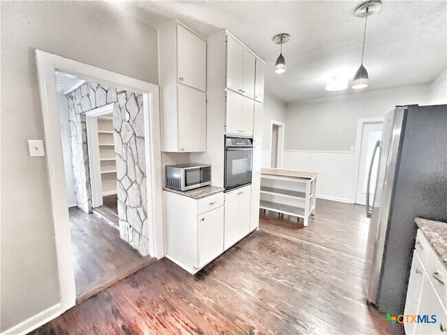 Building Photo - 127 Paloma Dr