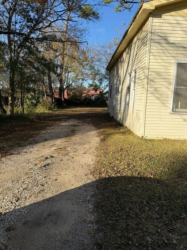 Building Photo - 2550 Pierce St