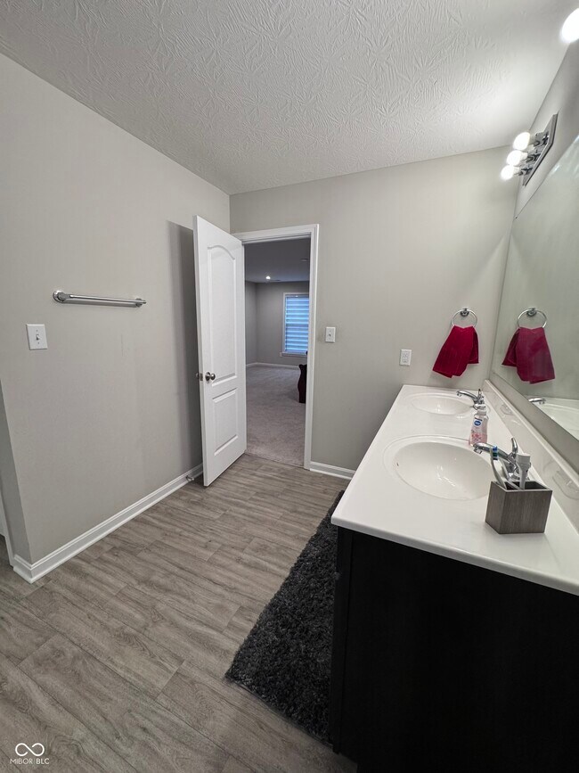 Building Photo - 5508 Woods Pointe Dr