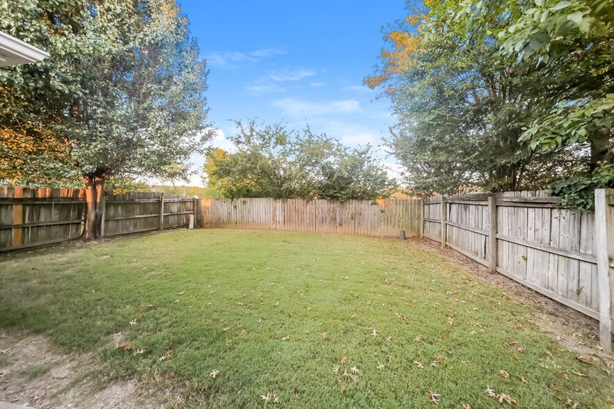Building Photo - 7621 Davis Pkwy