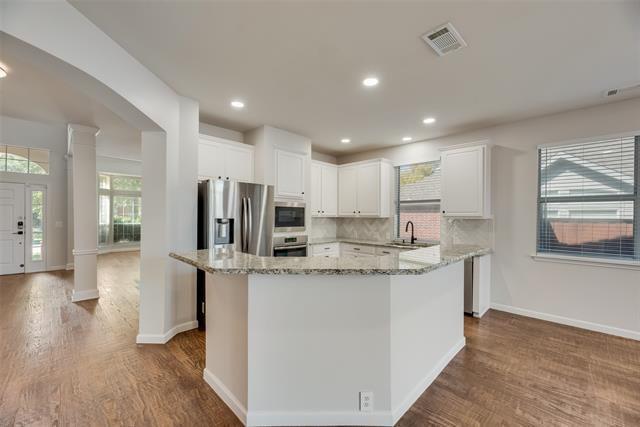 Building Photo - 2414 Thorntree Dr