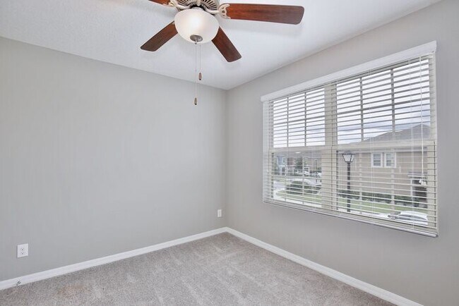 Building Photo - Gorgeous 3/2.5 Modern Townhome with 1 Car ...
