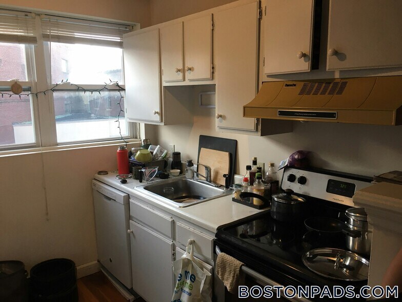 Building Photo - 402 Highland Ave