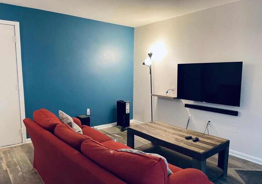 Building Photo - 7829 Gum Springs Village Dr