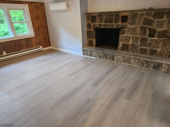 Building Photo - 72 Glenwood Mt Rd