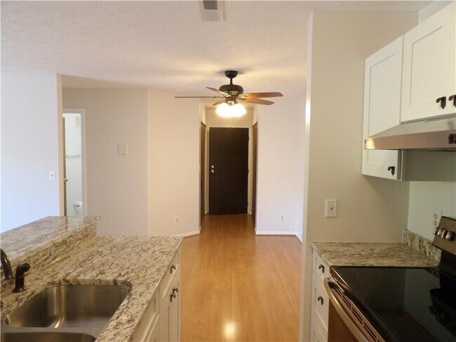 Building Photo - 18 Woodland Hills Dr