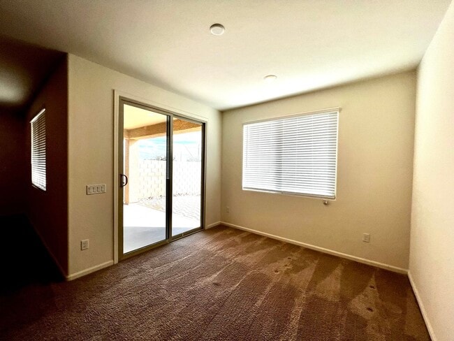 Building Photo - 4 Bedroom Home with 3-Car Garage in Gladde...