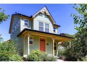 Building Photo - 2 bedroom plus loft single family home in Central Park!