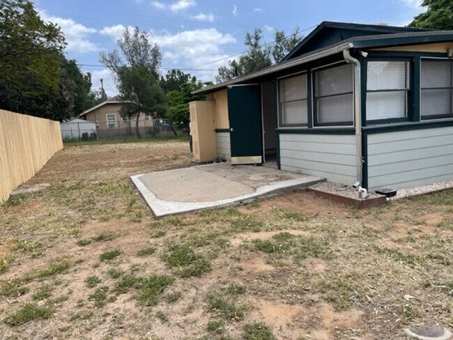 Building Photo - Cute 2br, 1ba home in Ramona.