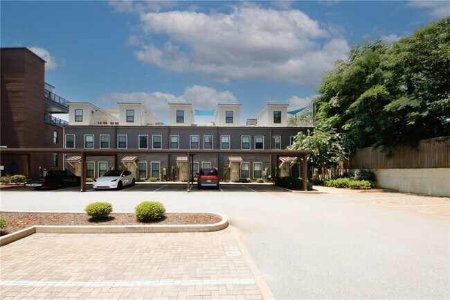 Building Photo - 764 Memorial Dr SE