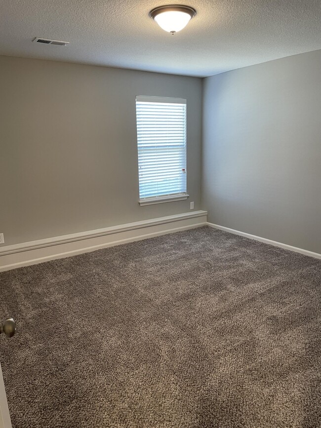 Building Photo - 709 Poplar Cir