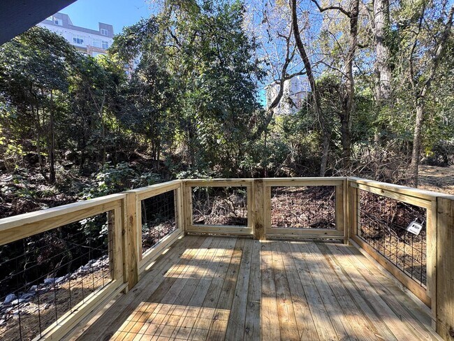 Building Photo - Downtown 4br Home FOR RENT
