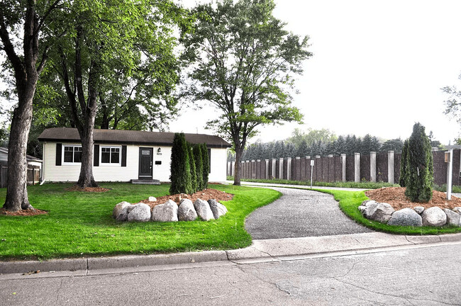 Long wrap around driveway - 9275 W 22nd St