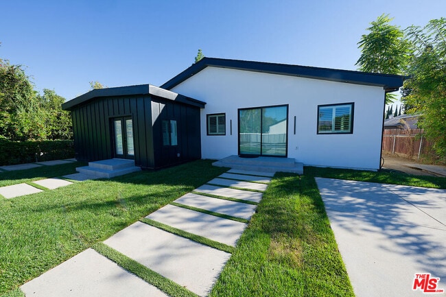 Building Photo - 19235 Strathern St