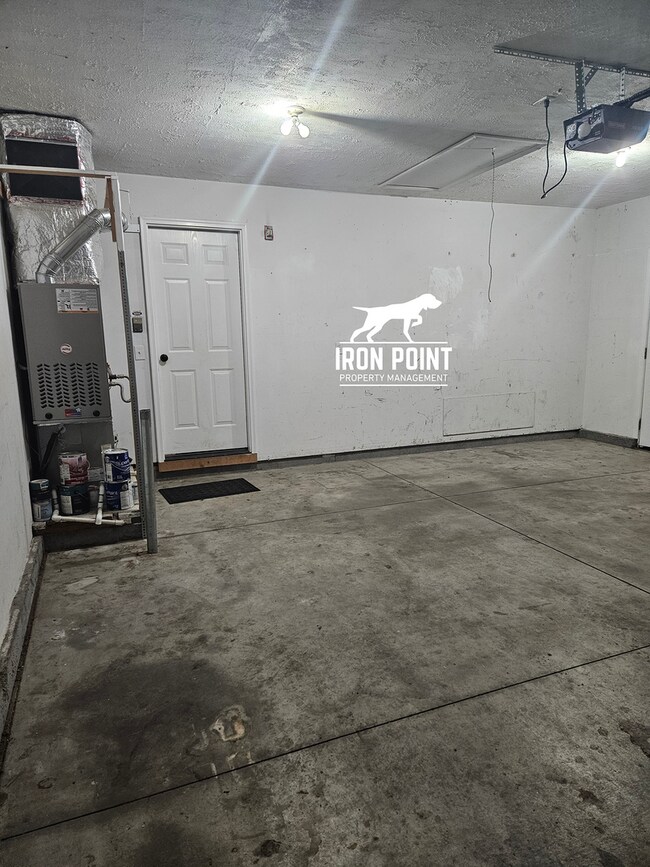 Building Photo - Candlestick Park Sub-3bed/2bath w/2 car ga...