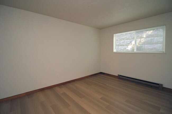 Building Photo - 3736 SW 10th Ave