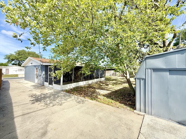 Building Photo - 1300 Classic Dr