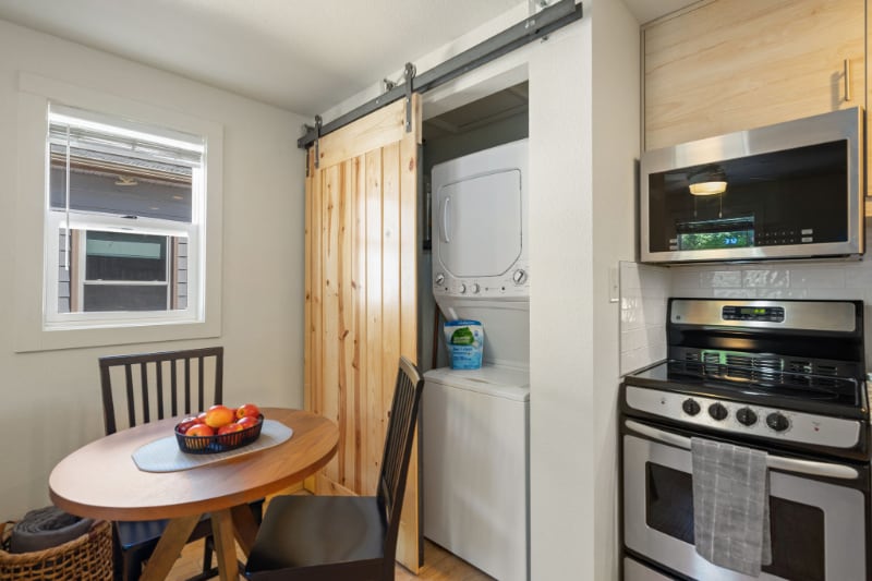 Building Photo - 516 E 1st St