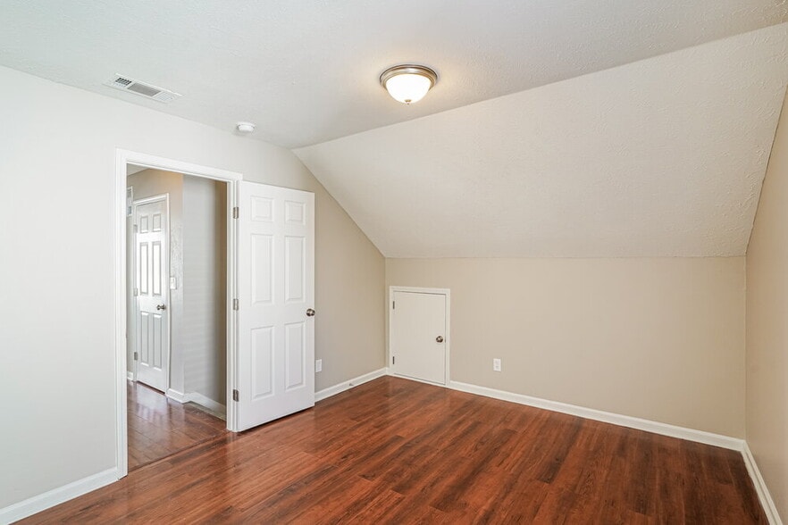 Building Photo - 1057 Tom Hailey Blvd