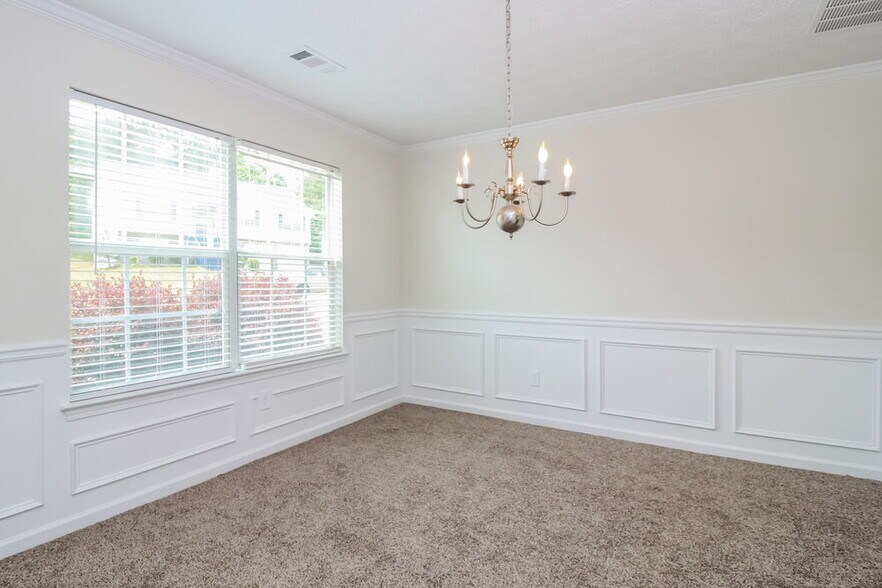 Building Photo - 604 Mohawk Cir