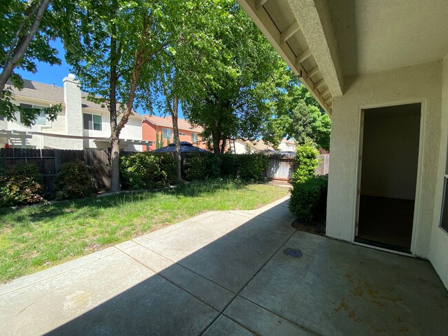 Building Photo - East Elk Grove Home Close to Pleasant Grov...