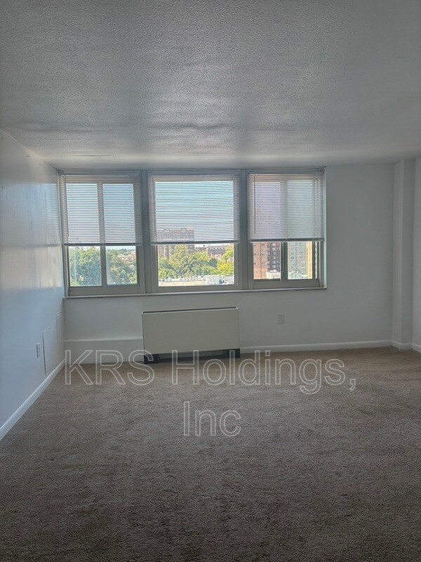 Building Photo - 311 W Franklin St