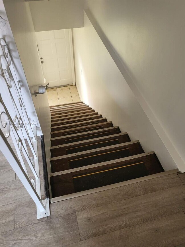 Building Photo - 2554 NW 52nd Ave